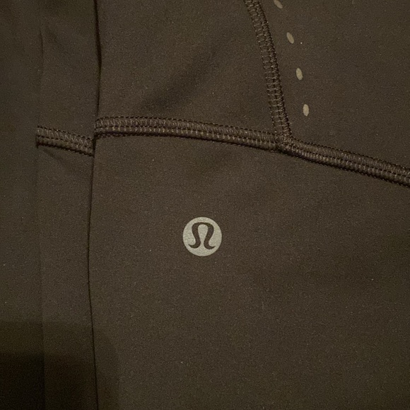 NWT Lululemon rain-repellent HR Run Tights,sz 12, length 28”. Logo on left calf. - Picture 5 of 14